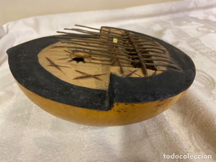 Arte: C-43. Kalimba de coco y forja. - Foto 3