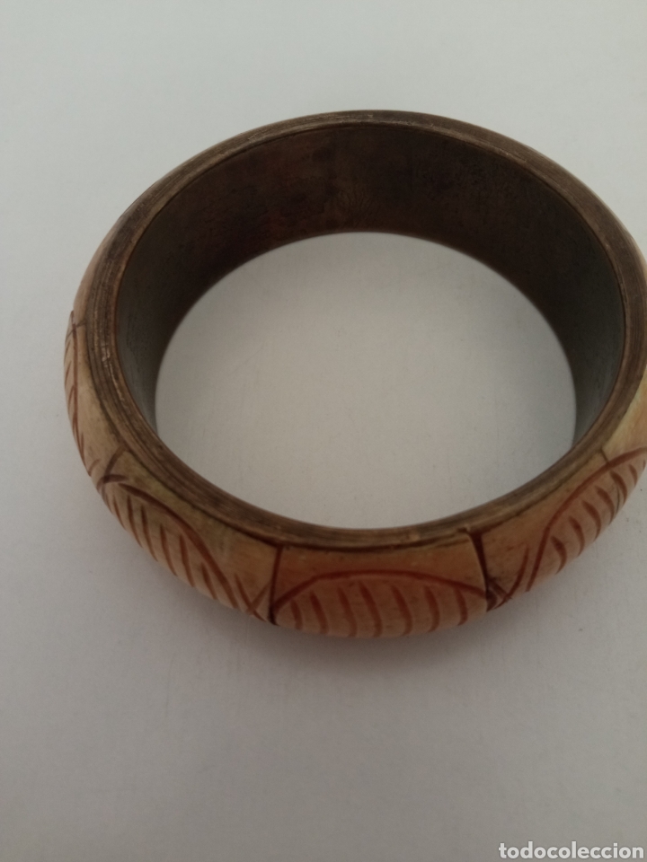 Arte: Pulsera de bronce y hueso tallado. - Foto 1