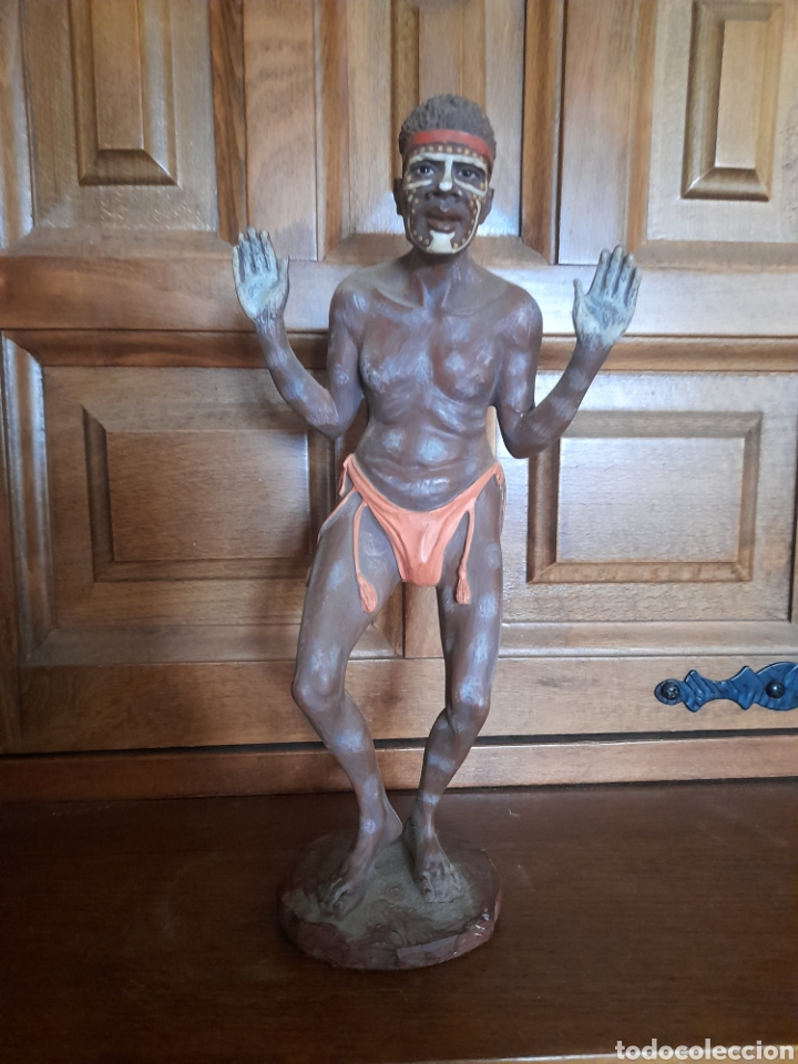 Arte: Antigua figura &eacute;tnica de resina policromada, 24 cm de altura