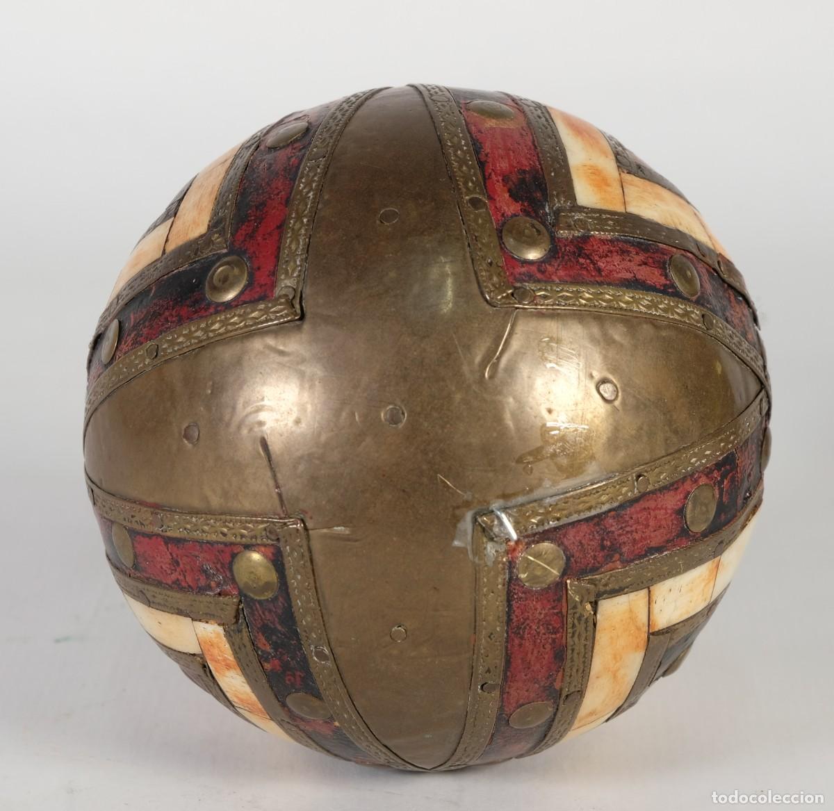 Arte: Dos bolas indias en bronce madera y hueso - Foto 2