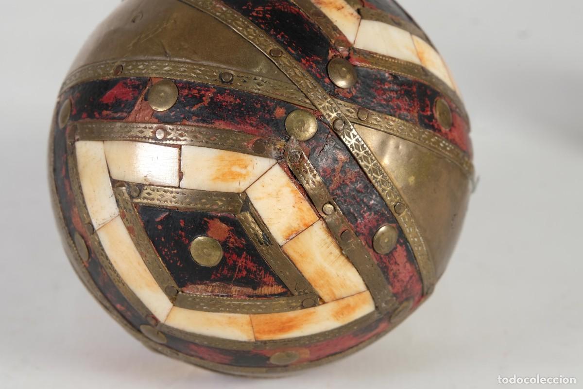 Arte: Dos bolas indias en bronce madera y hueso - Foto 4