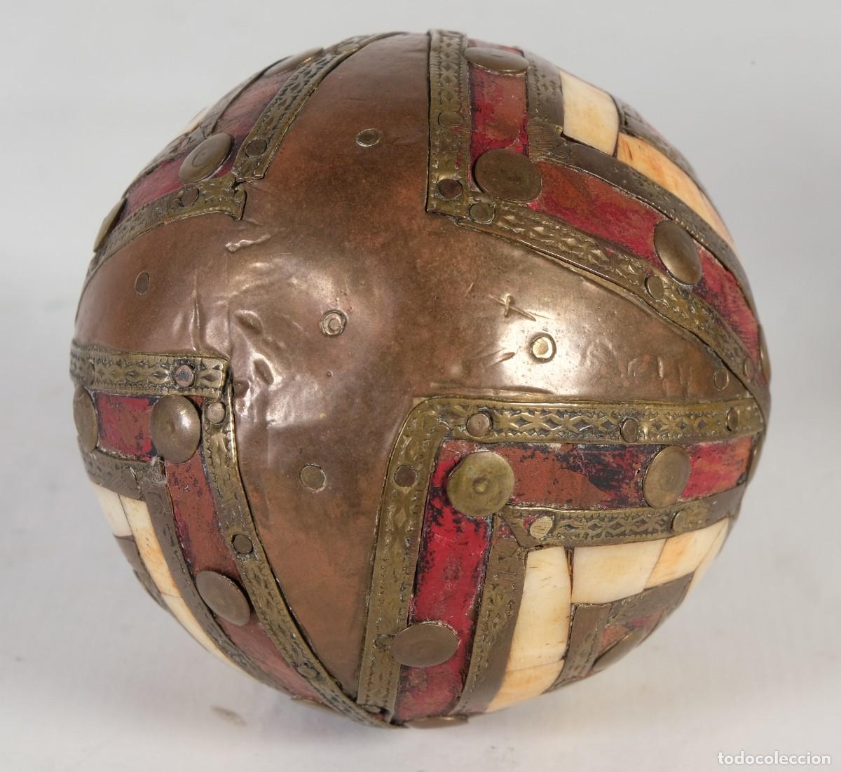 Arte: Dos bolas indias en bronce madera y hueso - Foto 7