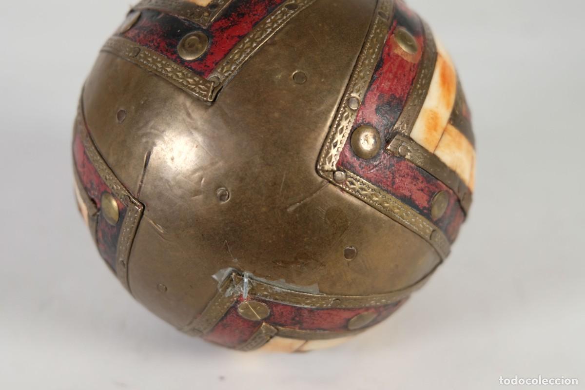 Arte: Dos bolas indias en bronce madera y hueso - Foto 10
