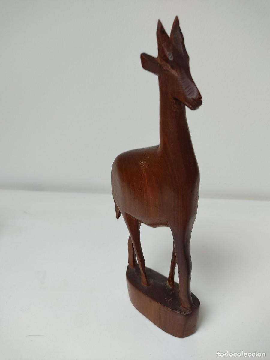 Arte: Gacela tallada en madera - Foto 2