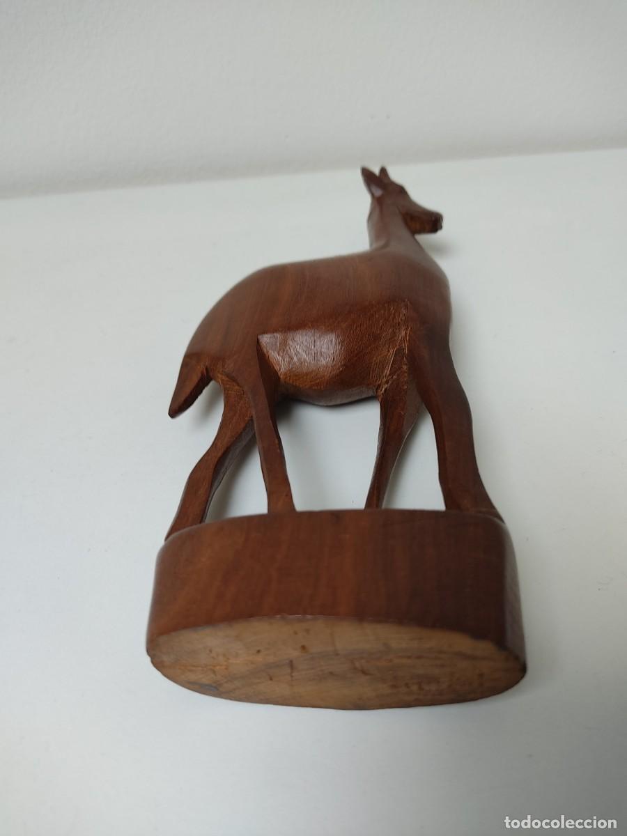 Arte: Gacela tallada en madera - Foto 3