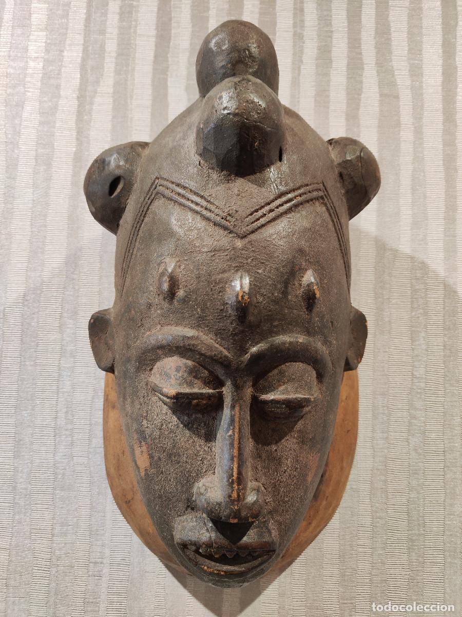 Arte: M&aacute;scara artesanal africana importada de Zaire