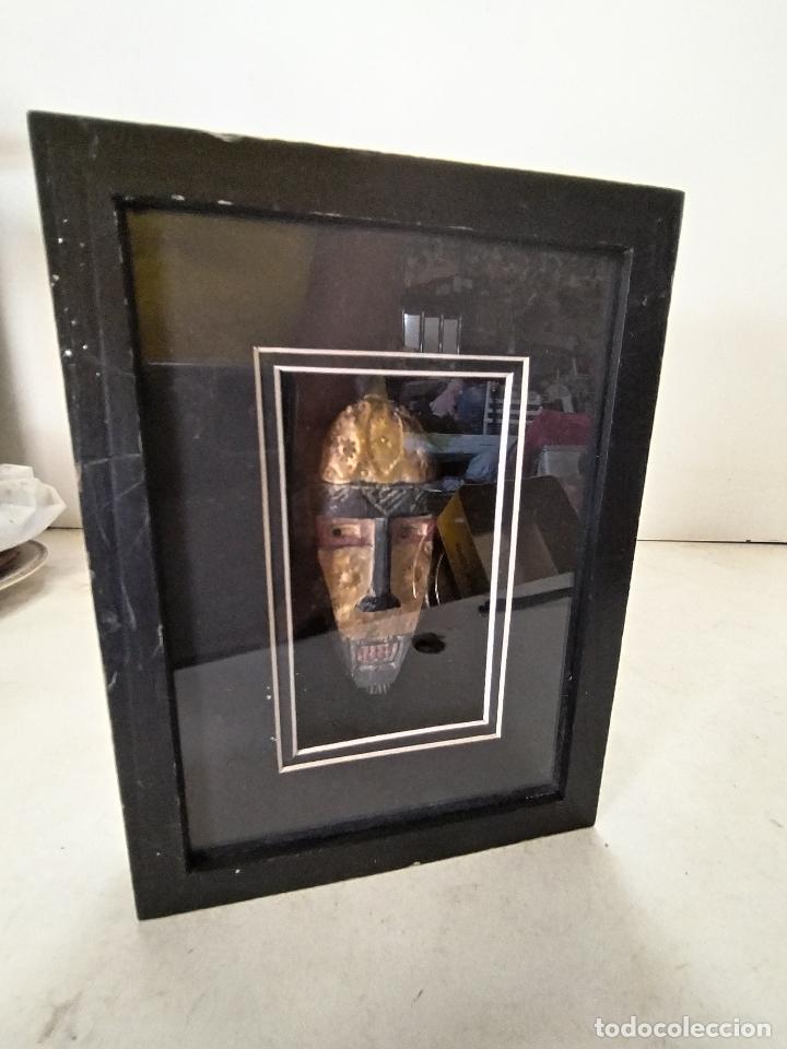 Arte: cuadro vitrina con mascara etnica - Foto 3