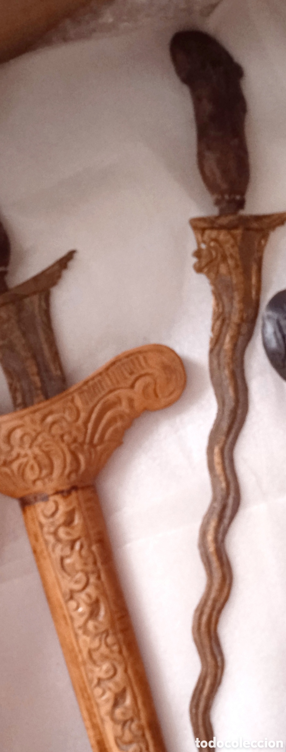 Arte: Espada pu&ntilde;al sable cuchillo funda madera tallada clara - Foto 1