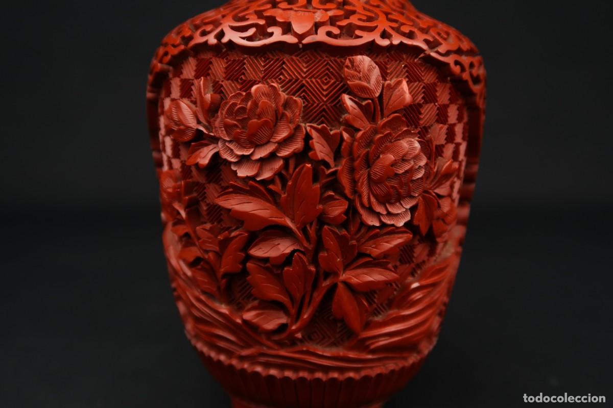 Arte: Antiguo Jarr&oacute;n Chino de Laca Cinabrio - Foto 4