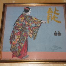 Arte: CUADRO VINTAGE ORIENTAL JAPONÉS JAPÓN PERSONAJE TEATRO KYOGEN NOH BORDADO MARCO MADERA Y CRISTAL
