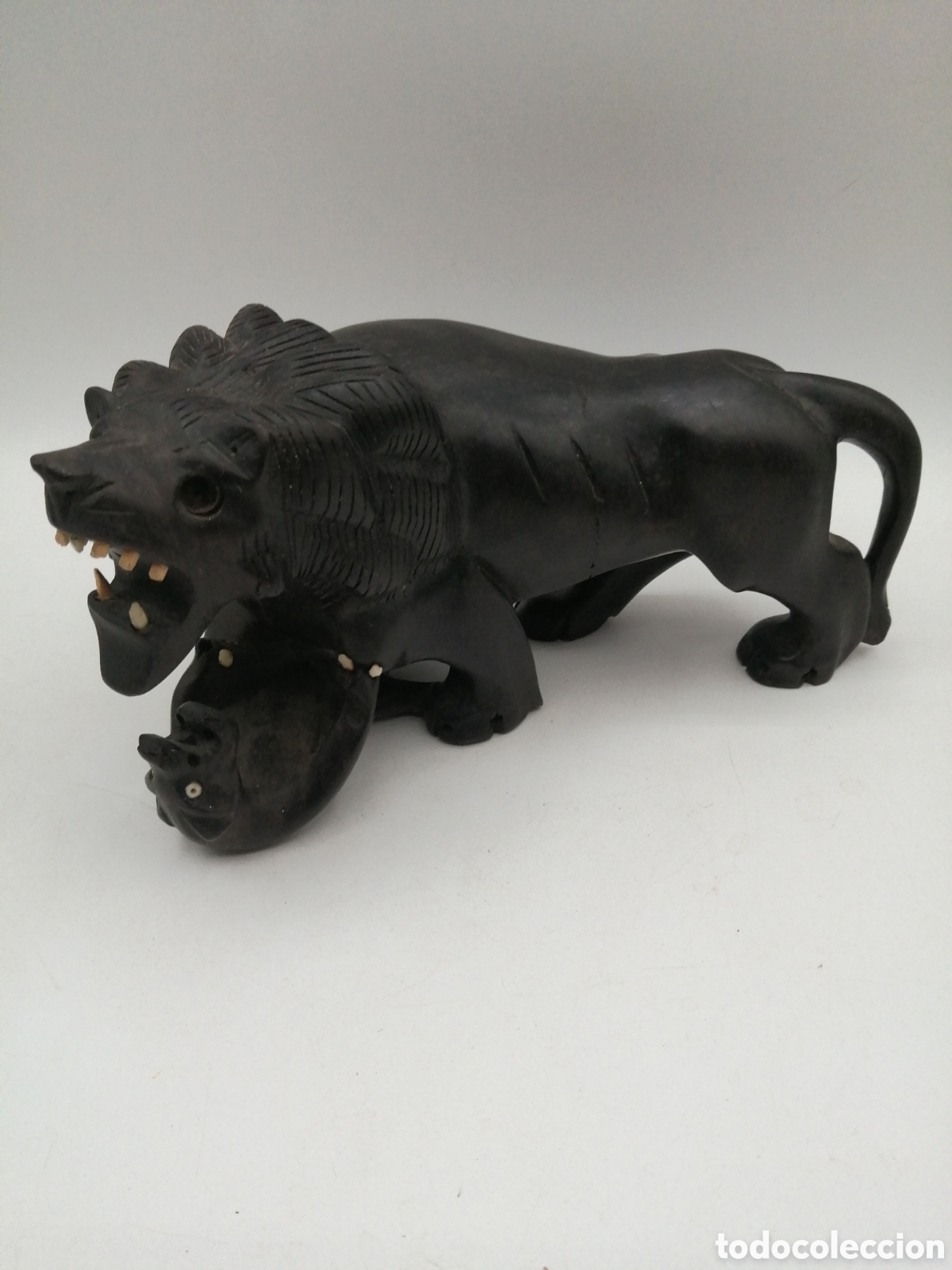 Arte: Escultura &eacute;bano. Le&oacute;n cazando - Foto 1