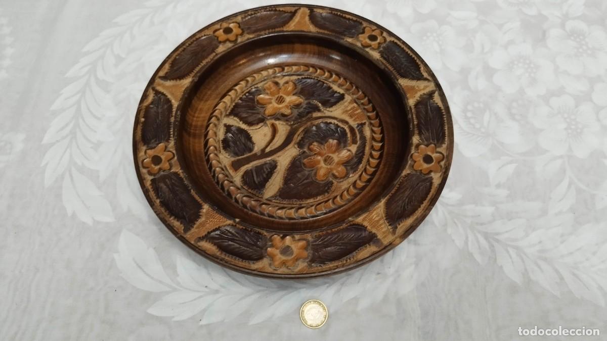 Arte: Plato de madera labrada repujada hecho a mano - Foto 1