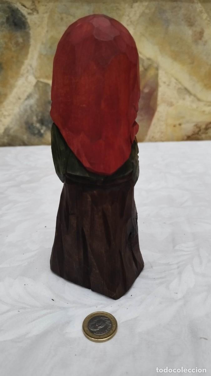 Arte: Anciana con barra de pan de madera policromada. - Foto 2