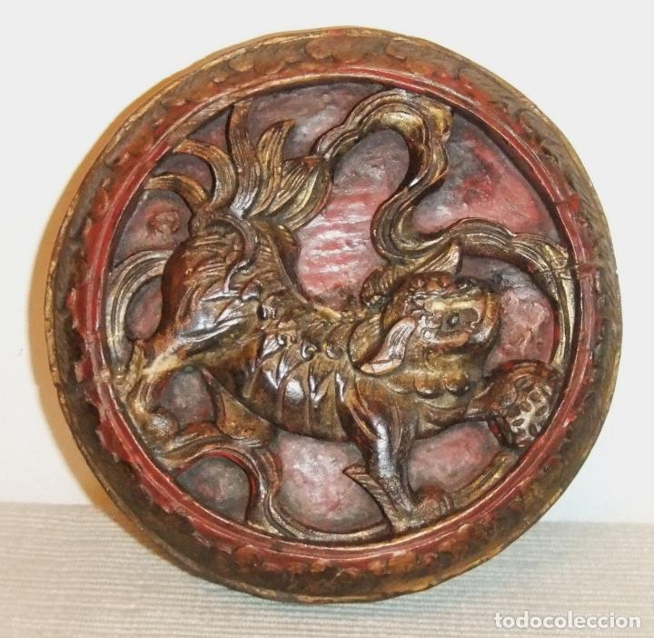 Arte: ANTIGUO PANEL DE MADERA POLICROMADA CON DRAG&Oacute;N, CHINA - Foto 2