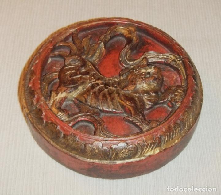 Arte: ANTIGUO PANEL DE MADERA POLICROMADA CON DRAG&Oacute;N, CHINA - Foto 3