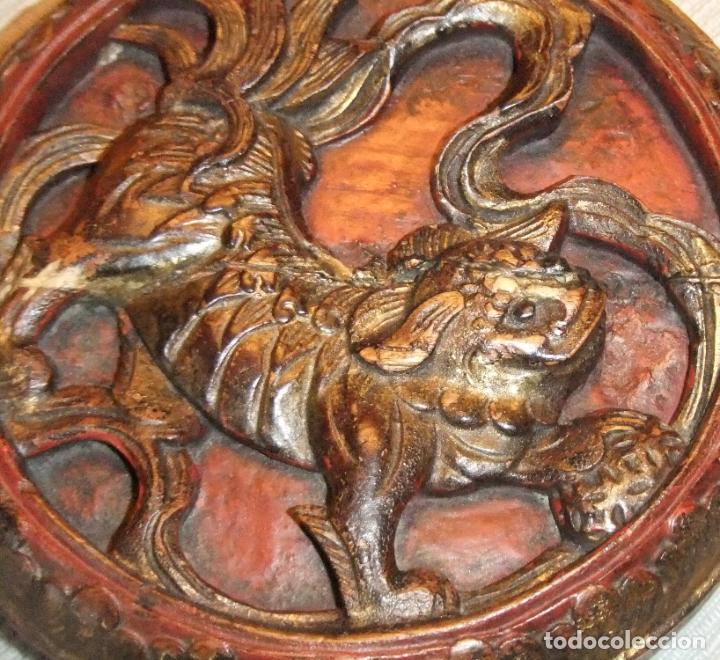 Arte: ANTIGUO PANEL DE MADERA POLICROMADA CON DRAG&Oacute;N, CHINA - Foto 4