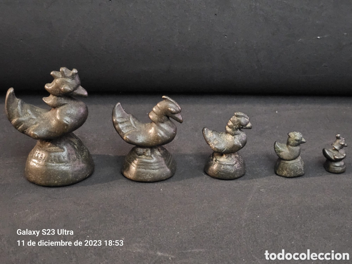 Arte: Pesos Opio en Bronce. Pollos Hintha. - Foto 1