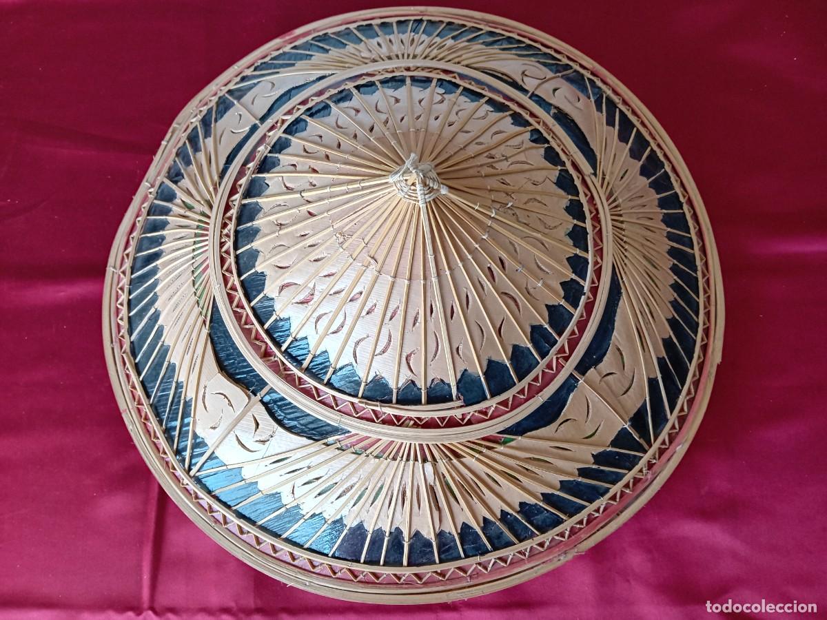 Arte: Sombrero hecho de bamb&uacute; cocido y pintado - Foto 1