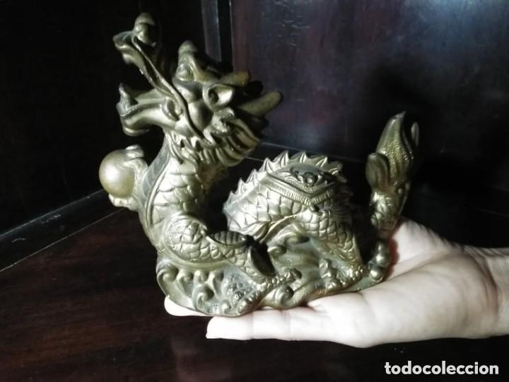 Arte: Drag&oacute;n chino de bronce con bola - Foto 1