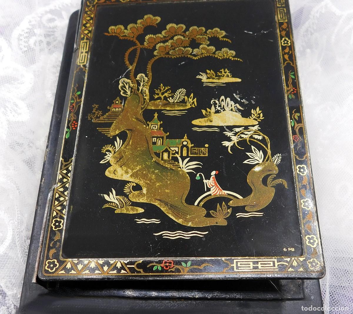 Arte: ANTIGUA CARPETA FUNDA DE ESCRIBAN&Iacute;A DECORADO ORIENTAL EN PESADO METAL &middot; JAPONESA &middot; FIRMADA