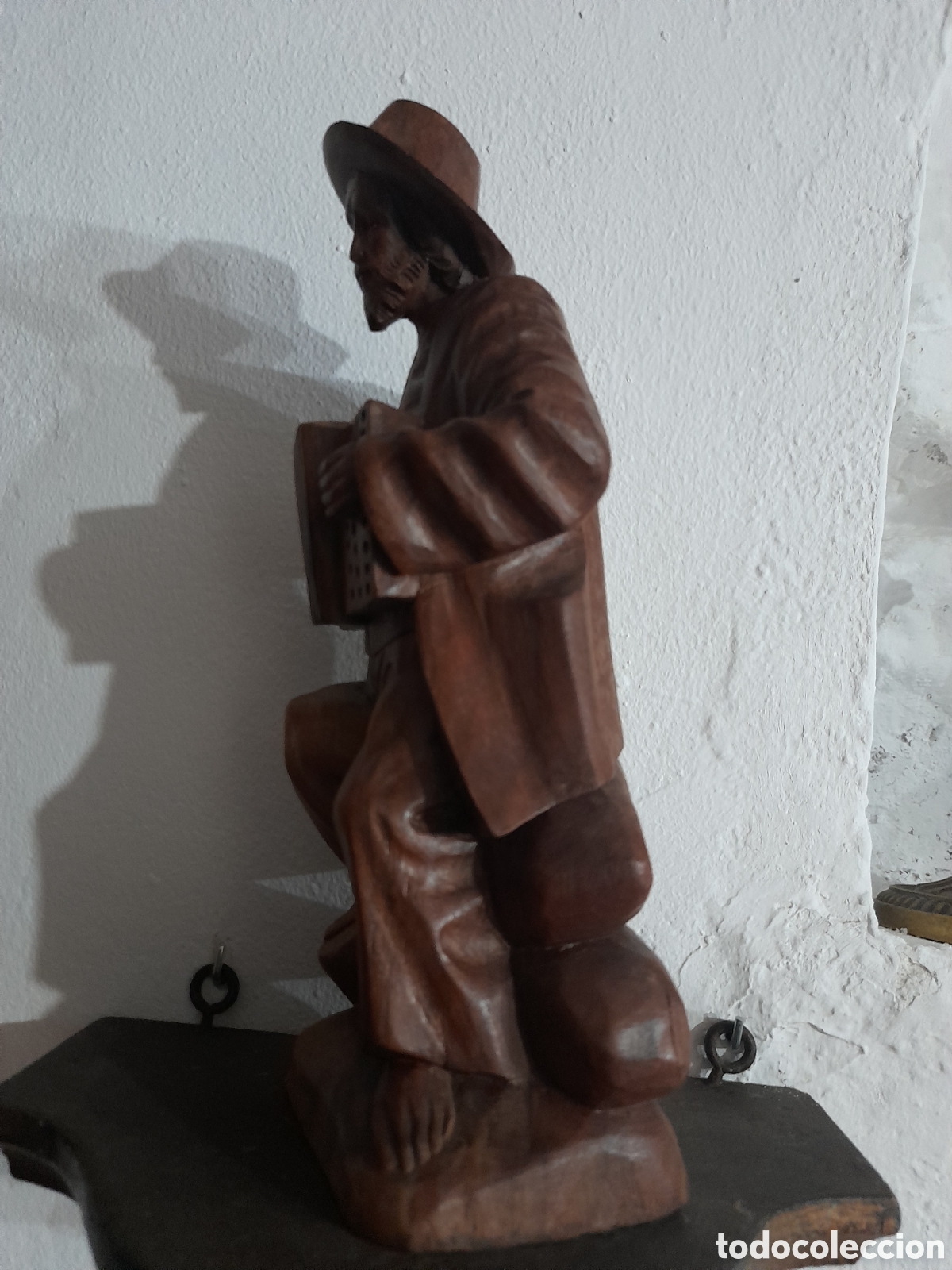 Arte: Talla m&uacute;sico acorde&oacute;n madera - Foto 2