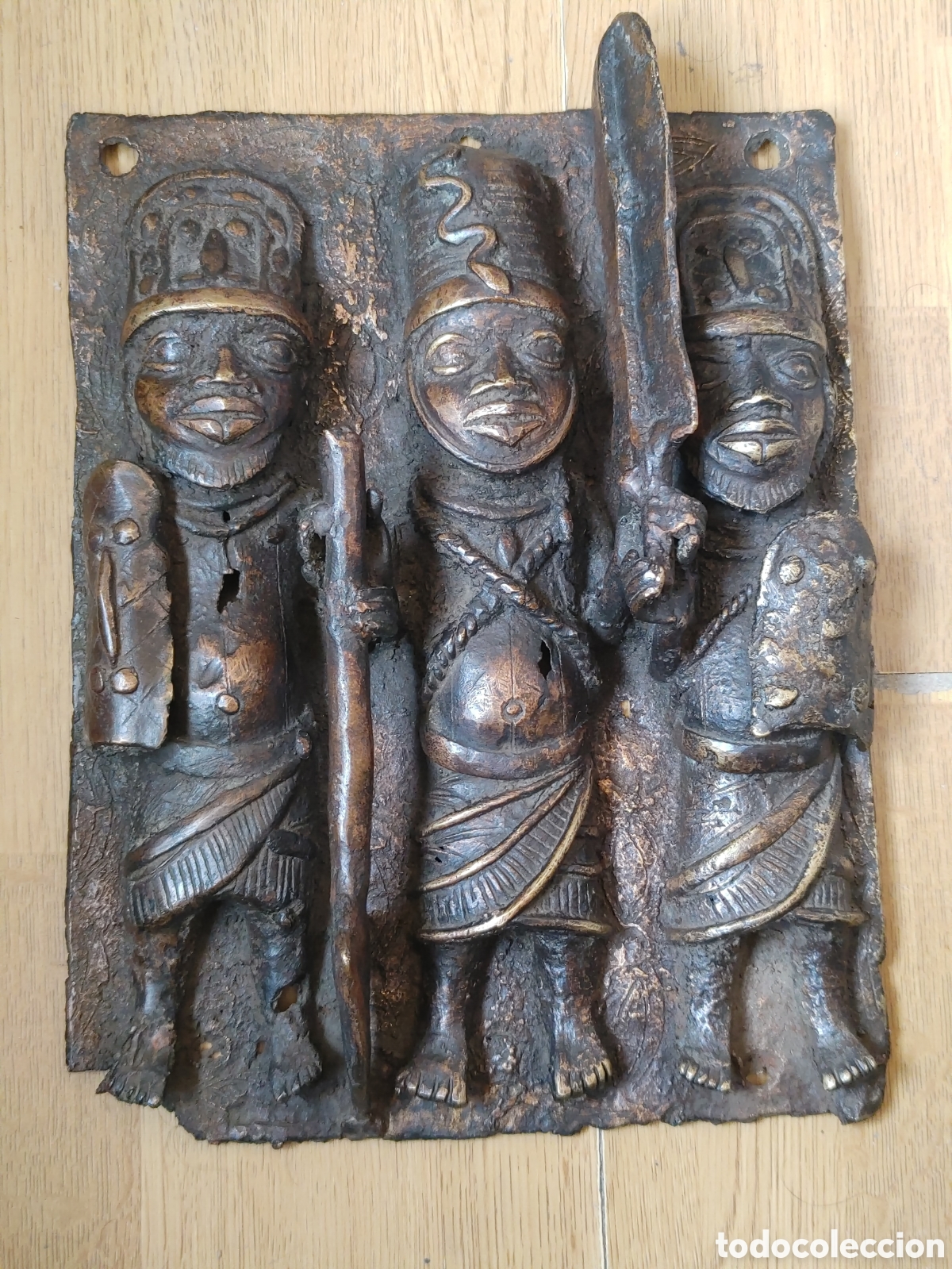 Arte: Antigua placa de bronce. Benin. - Foto 1