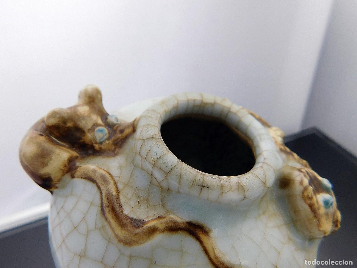 Art: ANTIGUO JARRON CHINO: CURIOSA OLLA PORCELANA CON SERPIENTE Y RAT&Oacute;N EN RELIEVES. BRUSH POT CHINESSE