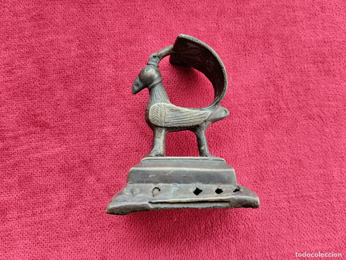 Arte: RASCADOR DE BRONCE CON SONAJAS EN EL INTERIOR - Foto 1