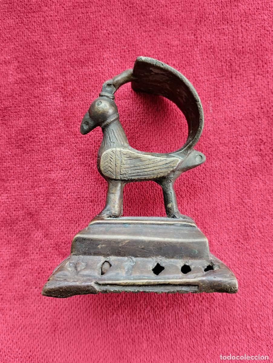 Arte: RASCADOR DE BRONCE CON SONAJAS EN EL INTERIOR - Foto 2