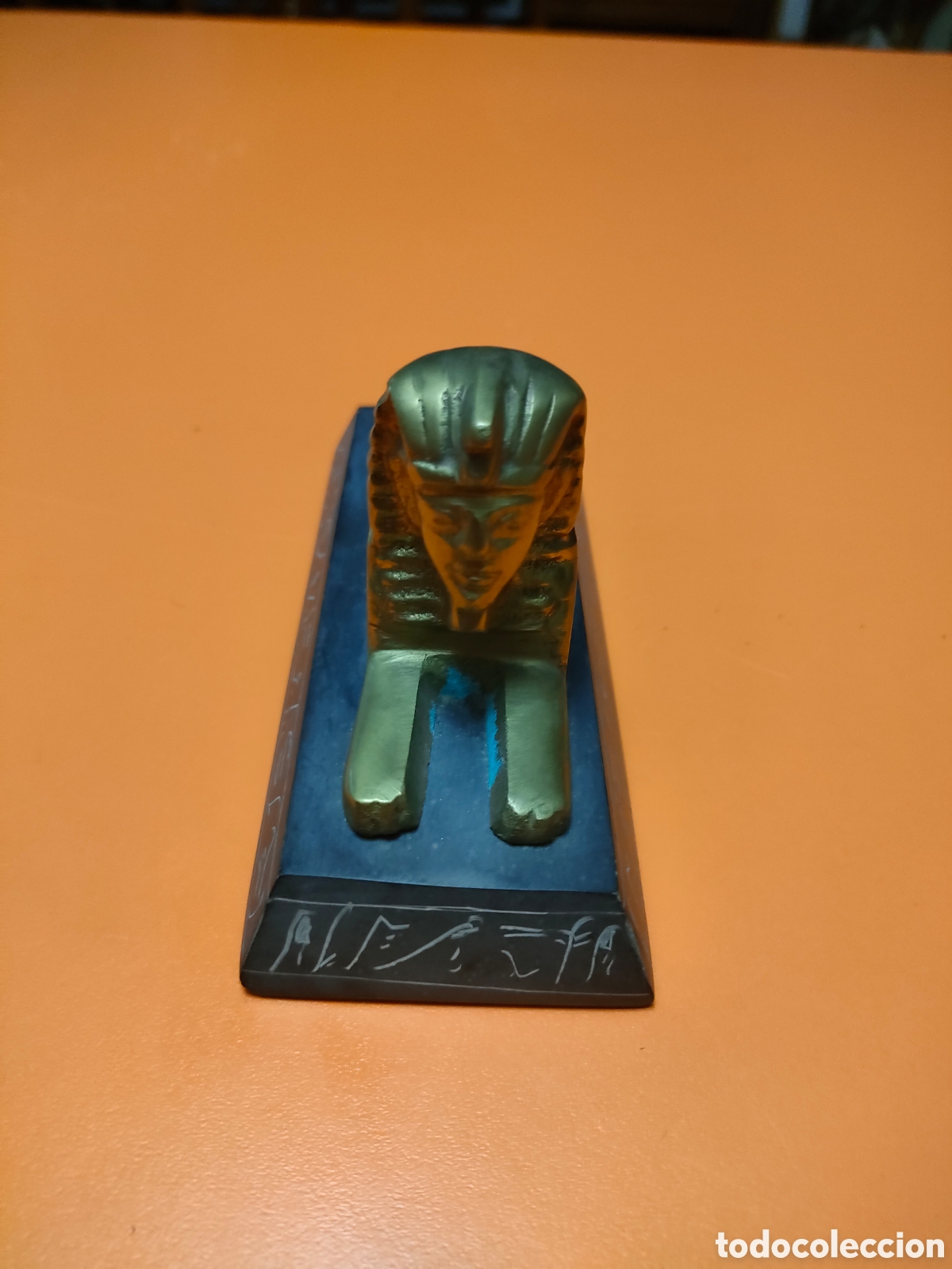 Arte: Esfinge de bronce con base mineral negra - Foto 1