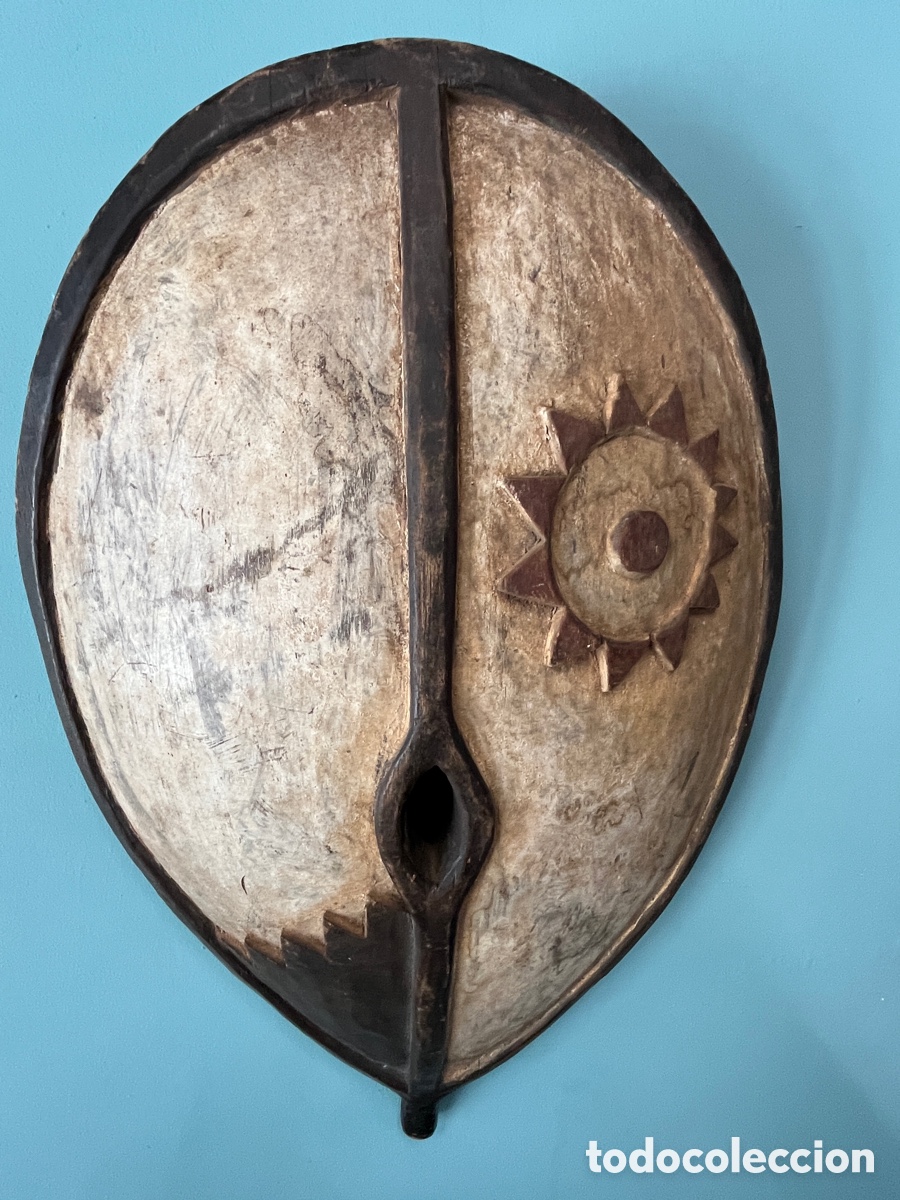 Arte: Escudo africano tallado en madera - Foto 2