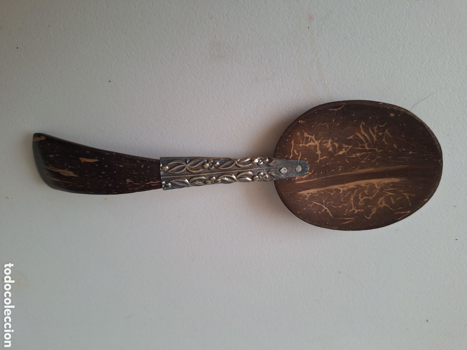 Art: Cucharita de coco con adorno