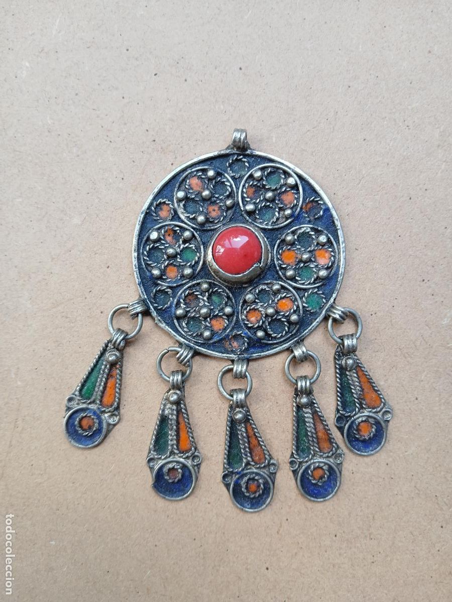 Arte: COLGANTE BEREBER CON ESMALTES