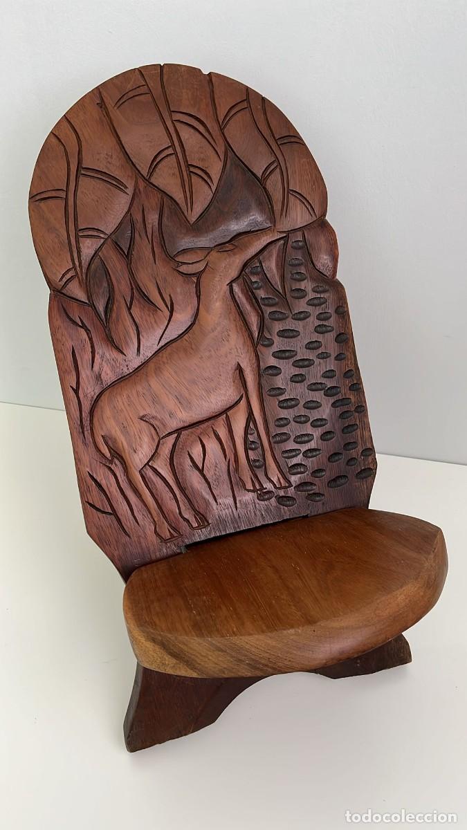 Arte: Silla africana peque&ntilde;a de dos piezas y talla de ciervo o similar (Costa de Marfil, 1997)