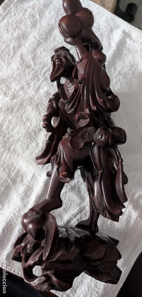 Arte: TALLA CHINA DE 36,50 CM. ANCIANO PORTANDO MELOCOTONES, SIMBOLO DE LA INMORTALIDAD