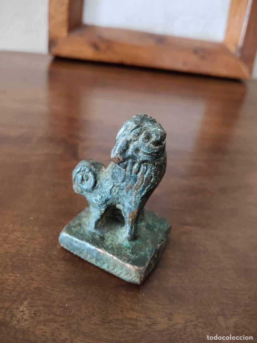 Arte: Sello asi&aacute;tico. Le&oacute;n en bronce.
