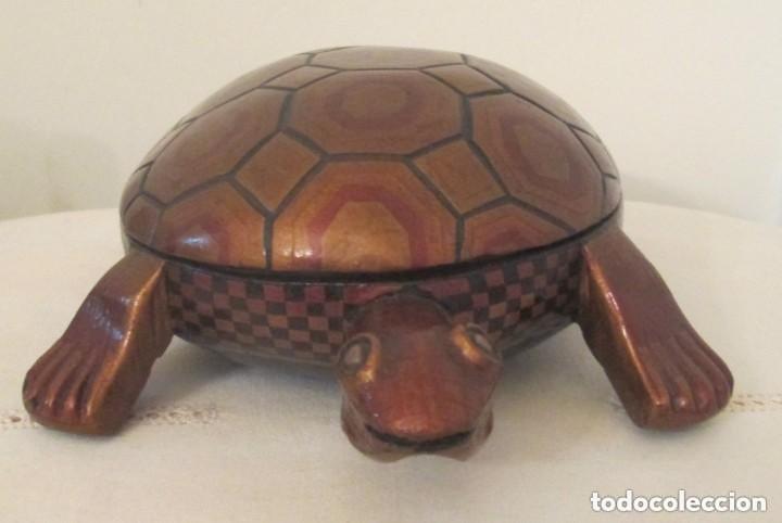 Arte: Tortuga en madera policromada hecha a mano, artesan&iacute;a popular de Colombia