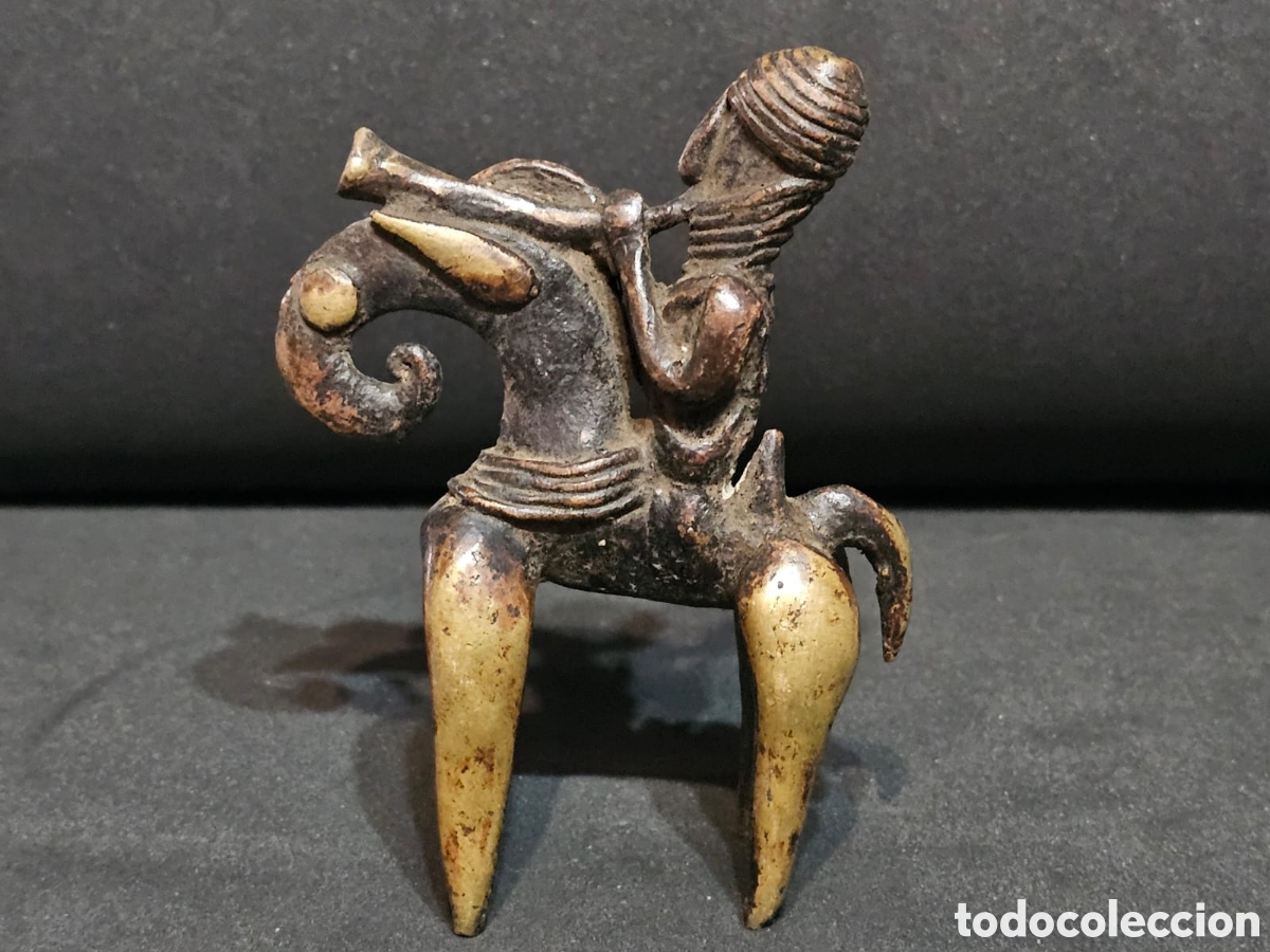 Arte: Amuleto bronce Putchu Guinadfi.Caballero Sao.