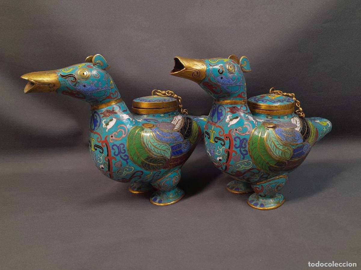 Arte: PAREJA DE RECIPIENTES ZOOMORFOS EN ESMALTE &rdquo;CLOISONN&Eacute;&rdquo;. FINALES S.XIX