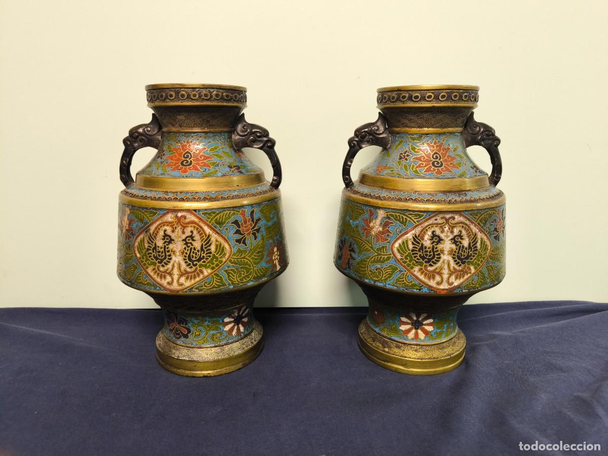 Arte: PAREJA DE JARRONES ORIENTALES EN BRONCE Y CLOISONNE