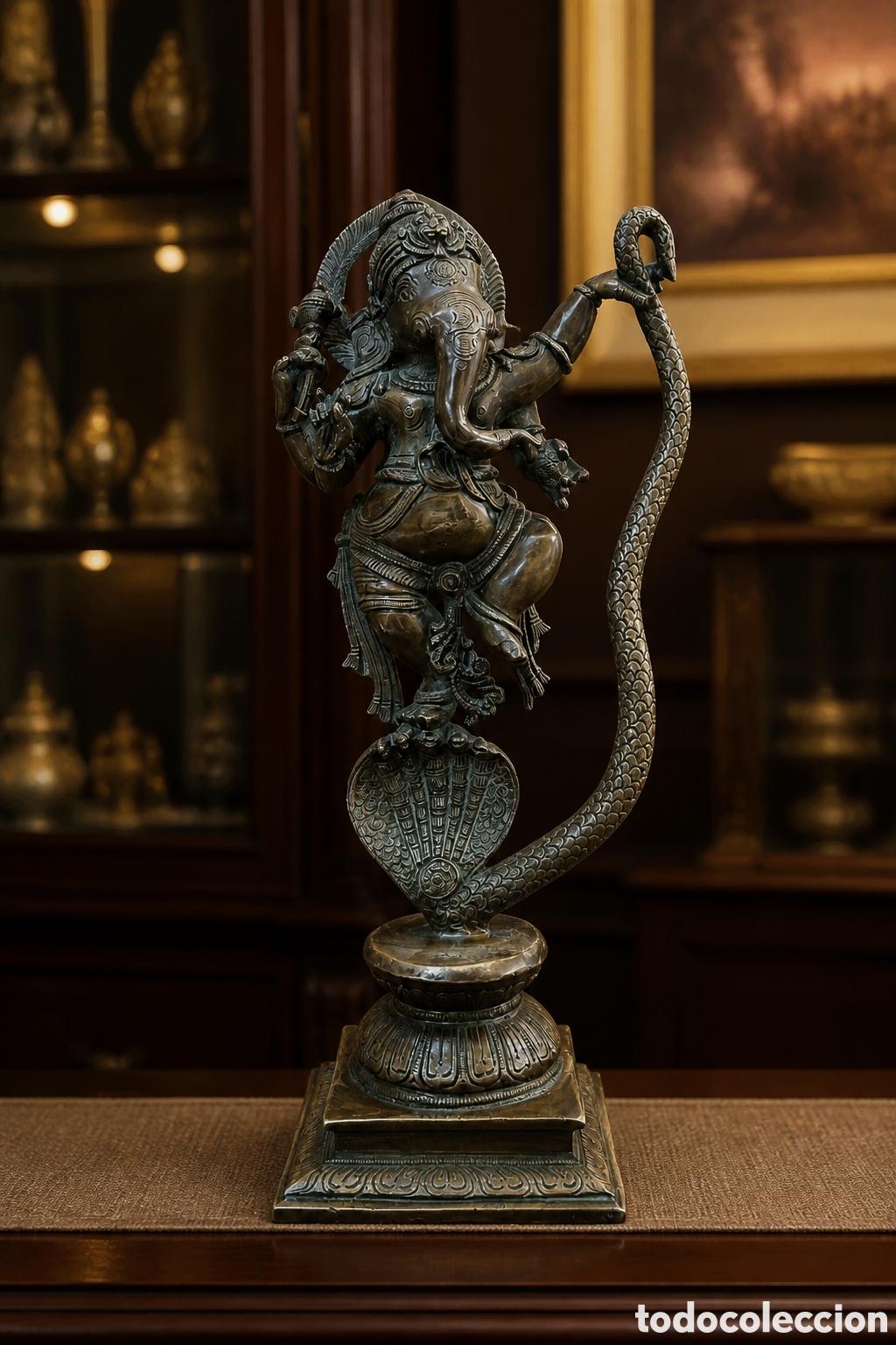 Arte: Figura bronce de Lord Ganesha bailando sobre una serpiente de cinco cabezas.&nbsp; Significado: Ganesha