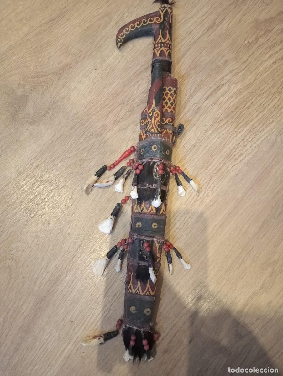 Arte: ESPADA TRADICIONAL MANDAU DEL PUEBLO DAYAK ISLA BORNEO CAZADORES CABEZAS CUCHILLO, DAGA TRIBAL