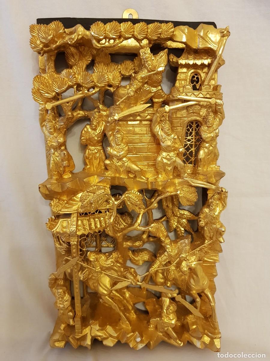 Arte: Panel chino de madera dorada. Siglo XX