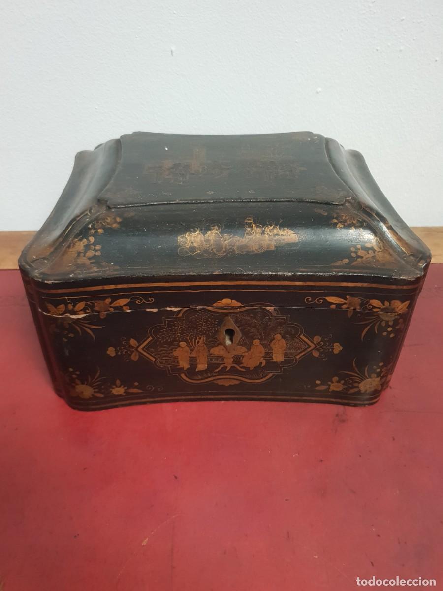 Arte: Caja laca china siglo xix con figuras en dorado