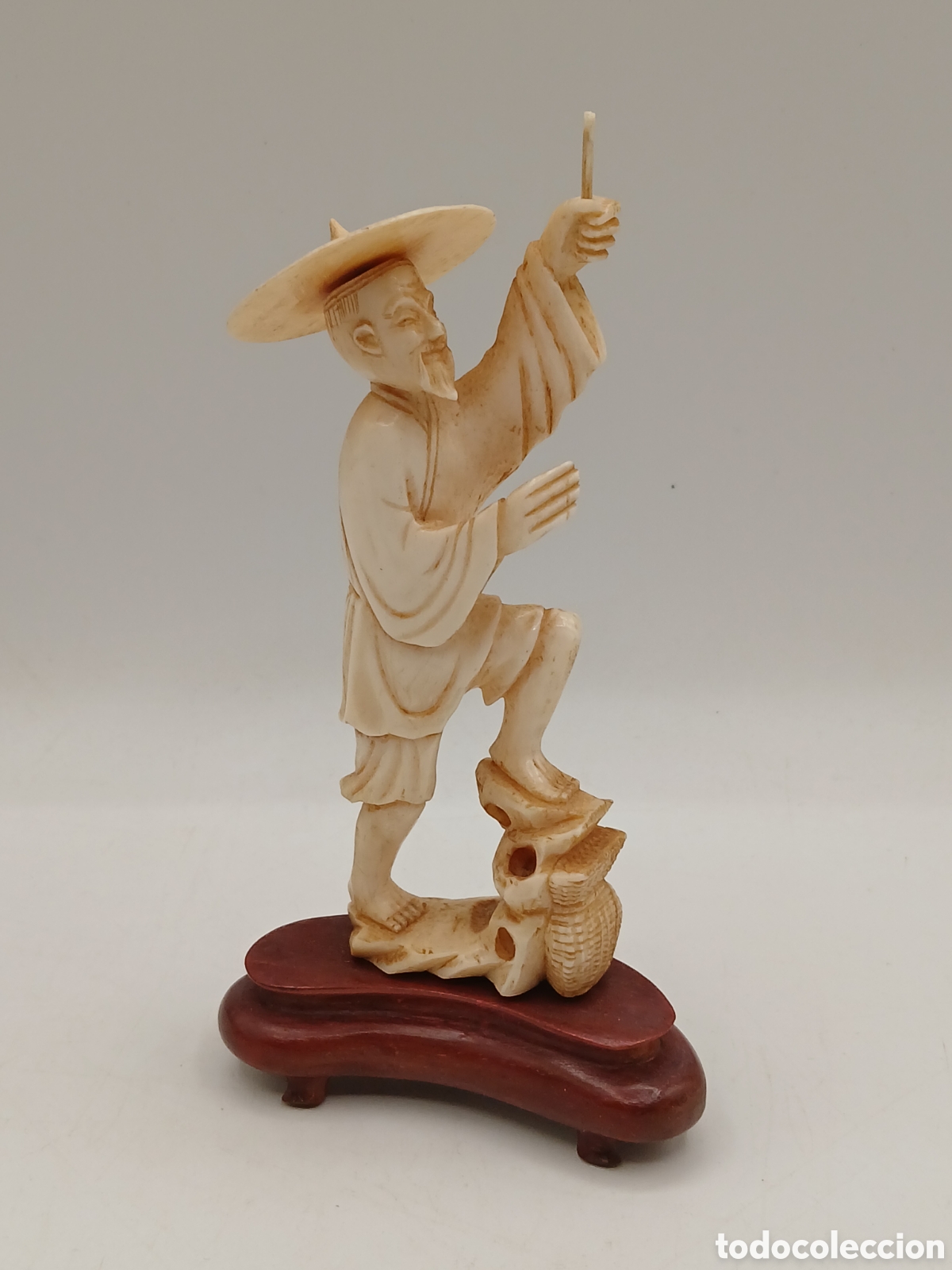 Arte: Antigua escultura marfil tallado. Pescador. Oriental