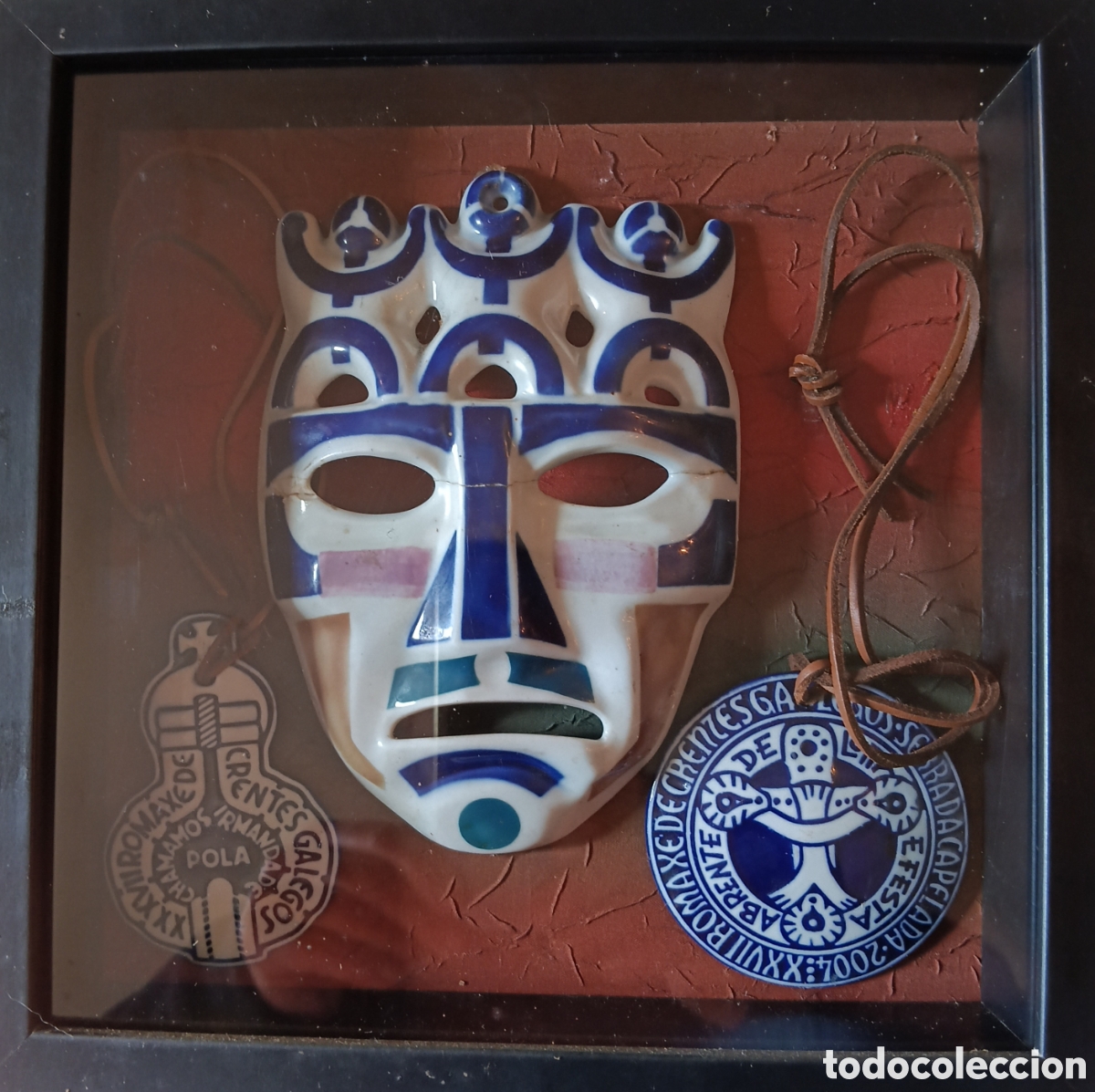 Arte: Caja con Mascara del rey y dos sellos de hermandades de Sargadelos