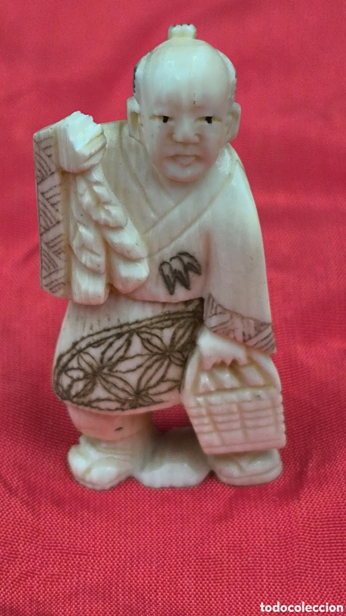 Kunst: Antiguo netsuke oriental tallado a mano, firmado en base