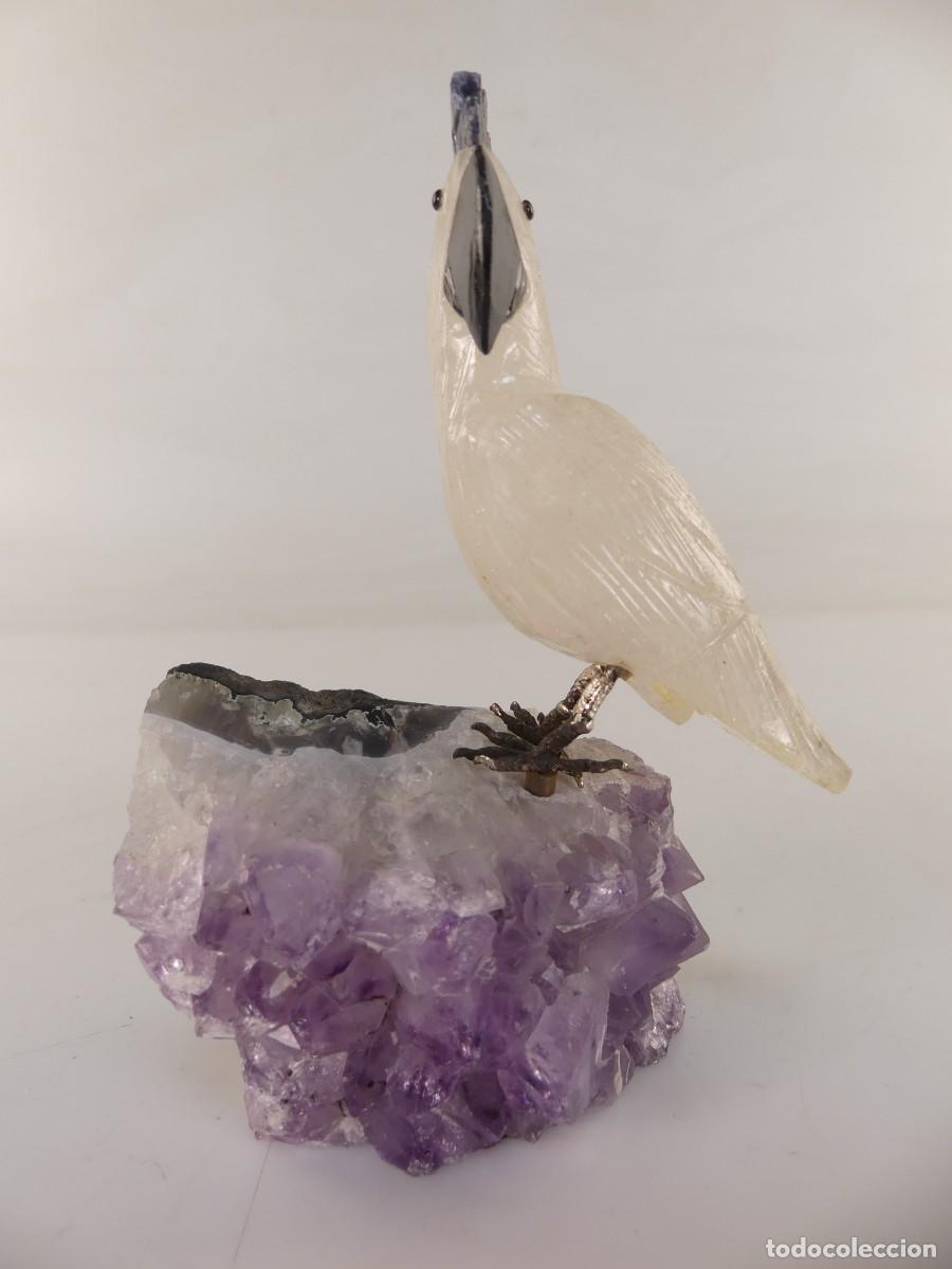 Arte: Figura de loro hecha con piedras preciosas talladas pieza de colecci&oacute;n
