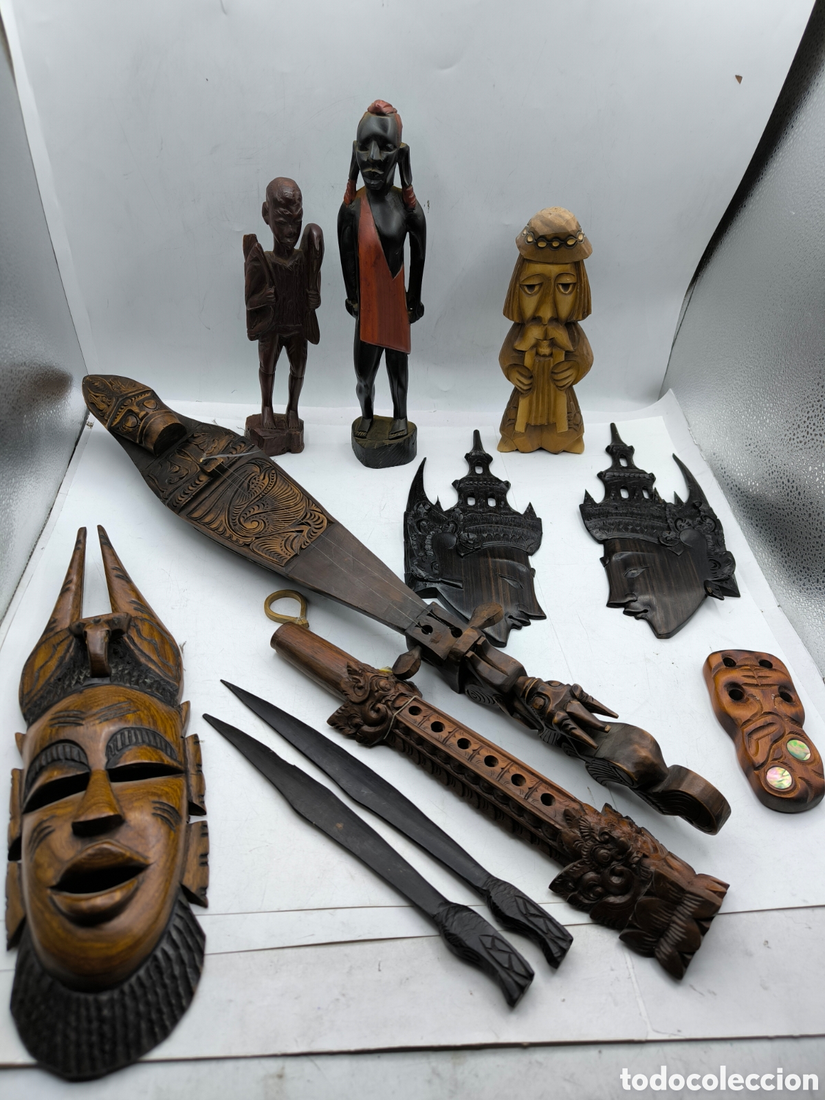 Arte: Instrumentos musicales,mascaras y figuras &eacute;tnicas