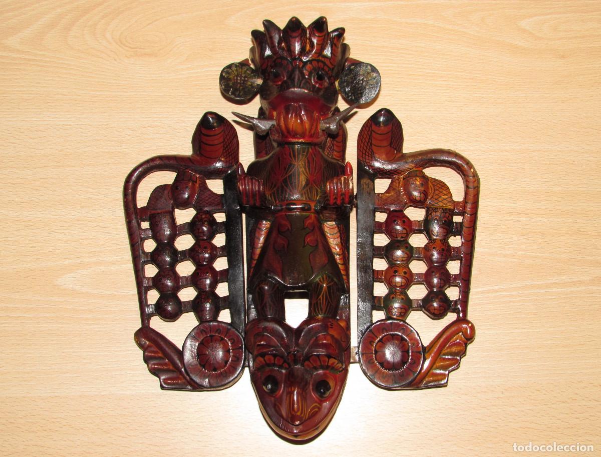 Arte: Antigua m&aacute;scara Danza Sanni Demonio Maha Kola y 18 Sanniyas madera Sri Lanka 26 x 24 cm